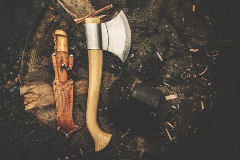 The Top Deer Skinning Knives For Hunters and Trappers in 2019